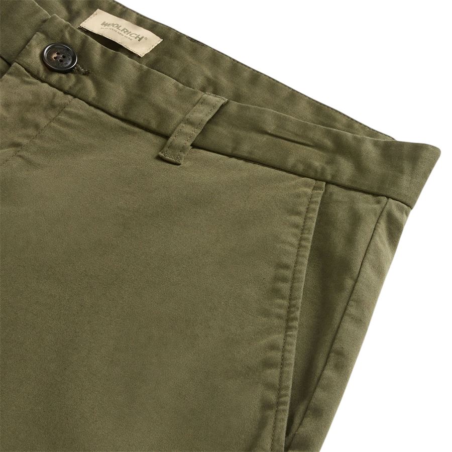 Pantaloni chino in twill di cotone elasticizzato tinti in capo da uomo Woolrich | CFWOTR02426006